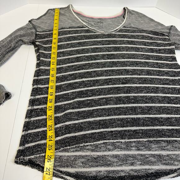 We The Free by Urban Outfitters Striped Knit V-Neck Sweater - Size Small - Picture 4 of 8